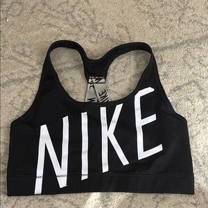 ✨Nike Black and White Sports Bra